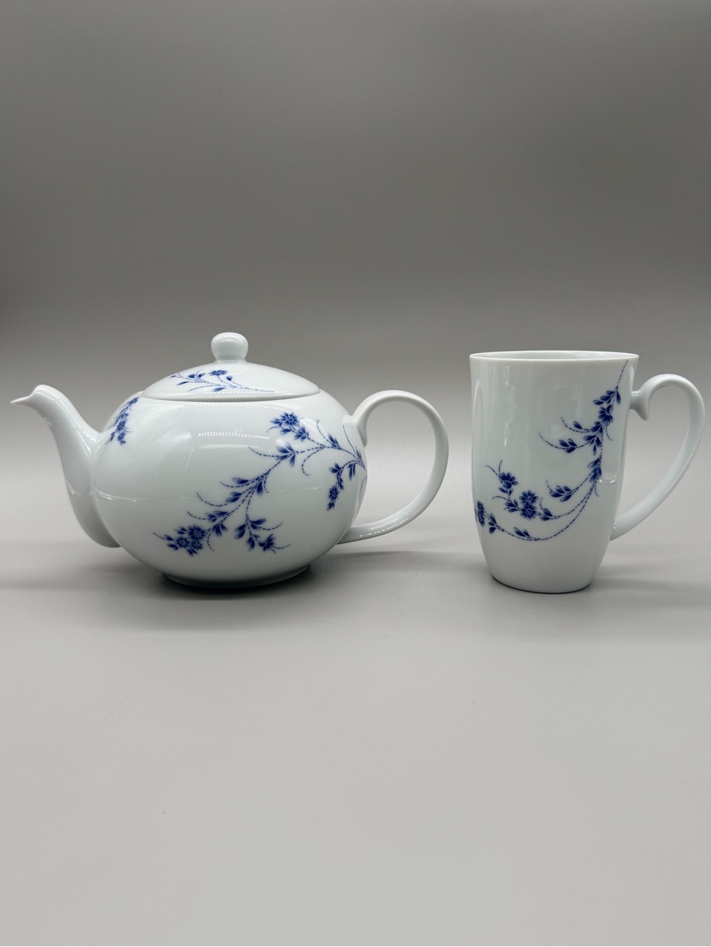 Weimar Porzellan Germany White Cobalt Blue Floral Teapot Mug Set Tea for One